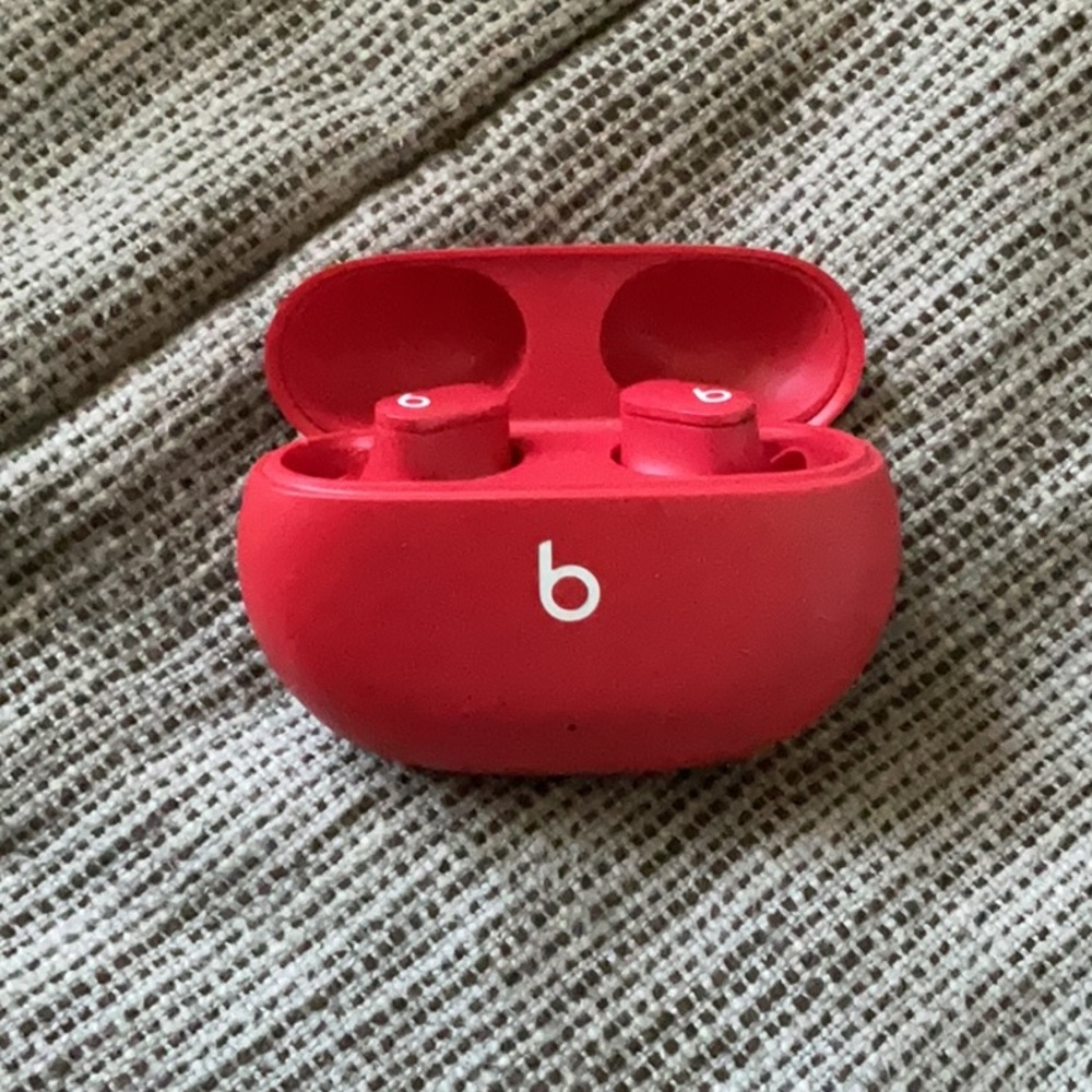 red beats studio buds